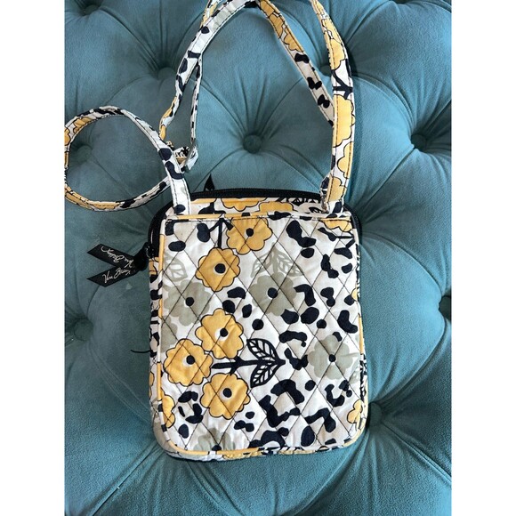 Vera Bradley Floral quilted wallet-crossbody- wristlet - Picture 6 of 9